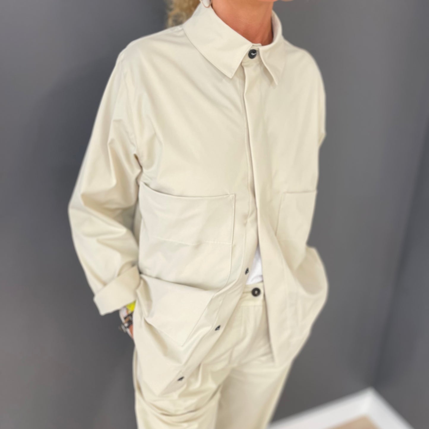 CHAQUETA WEEKEND BEIGE