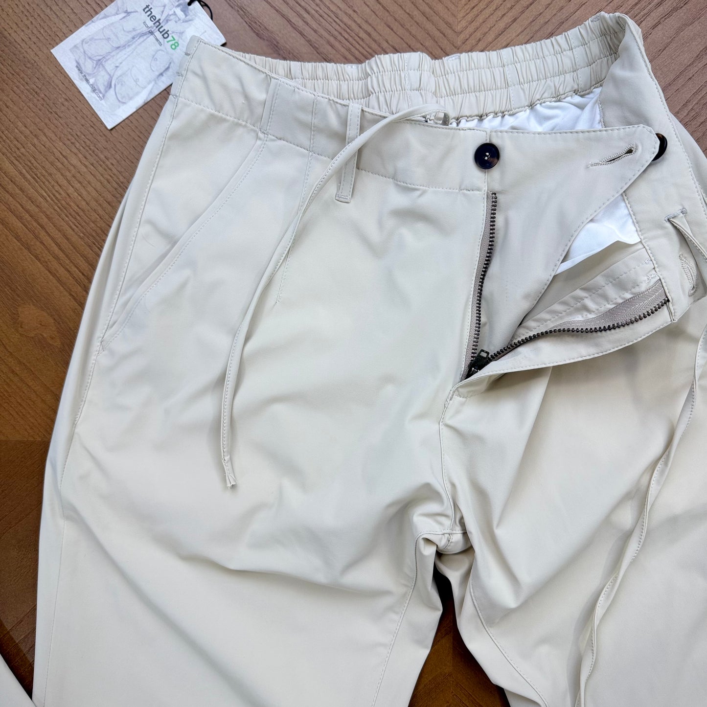 NEW / PANTALONE ELASTICIZZATO TECH BEIGE