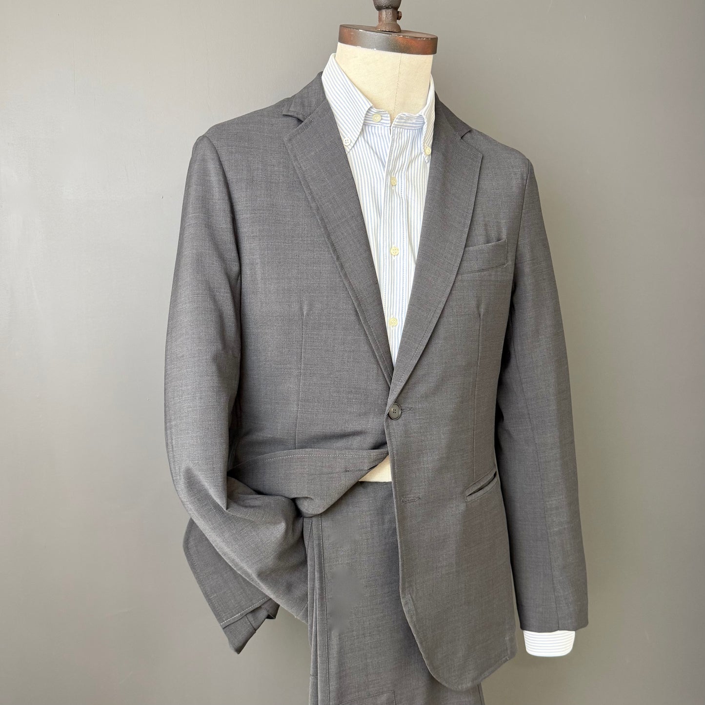 BLAZER DE LANA TÉCNICA GRIS MEDIO