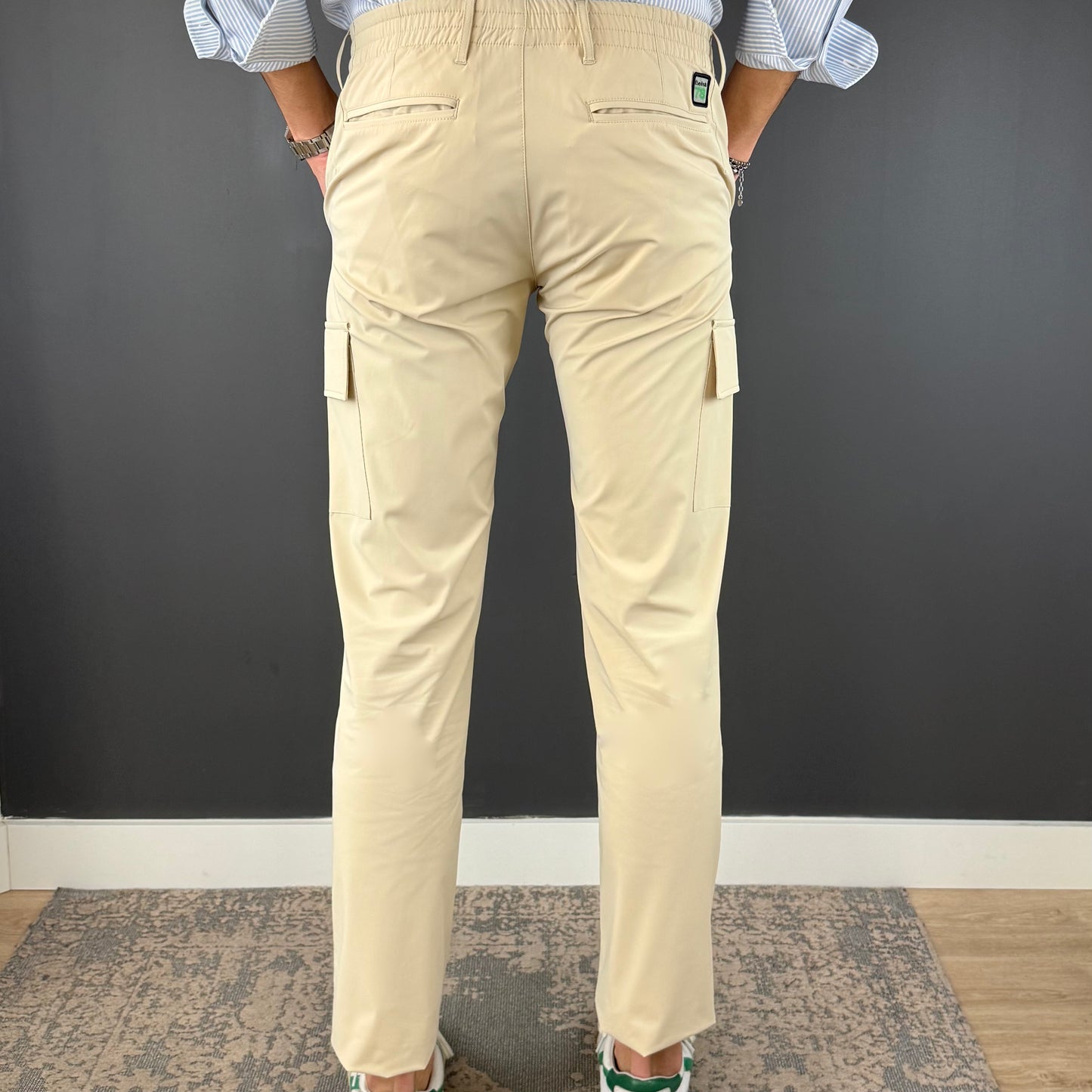 NUEVO / PANTALÓN ELÁSTICO TECH CARGO BEIGE