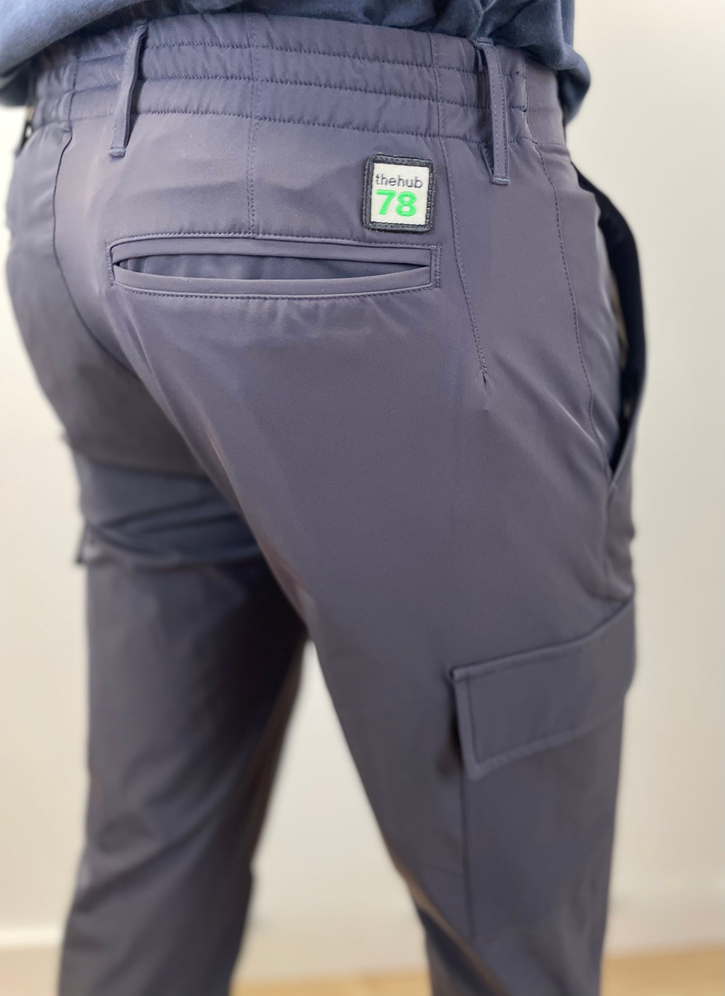 PANTALÓN ELÁSTICO TECH CARGO NAVY