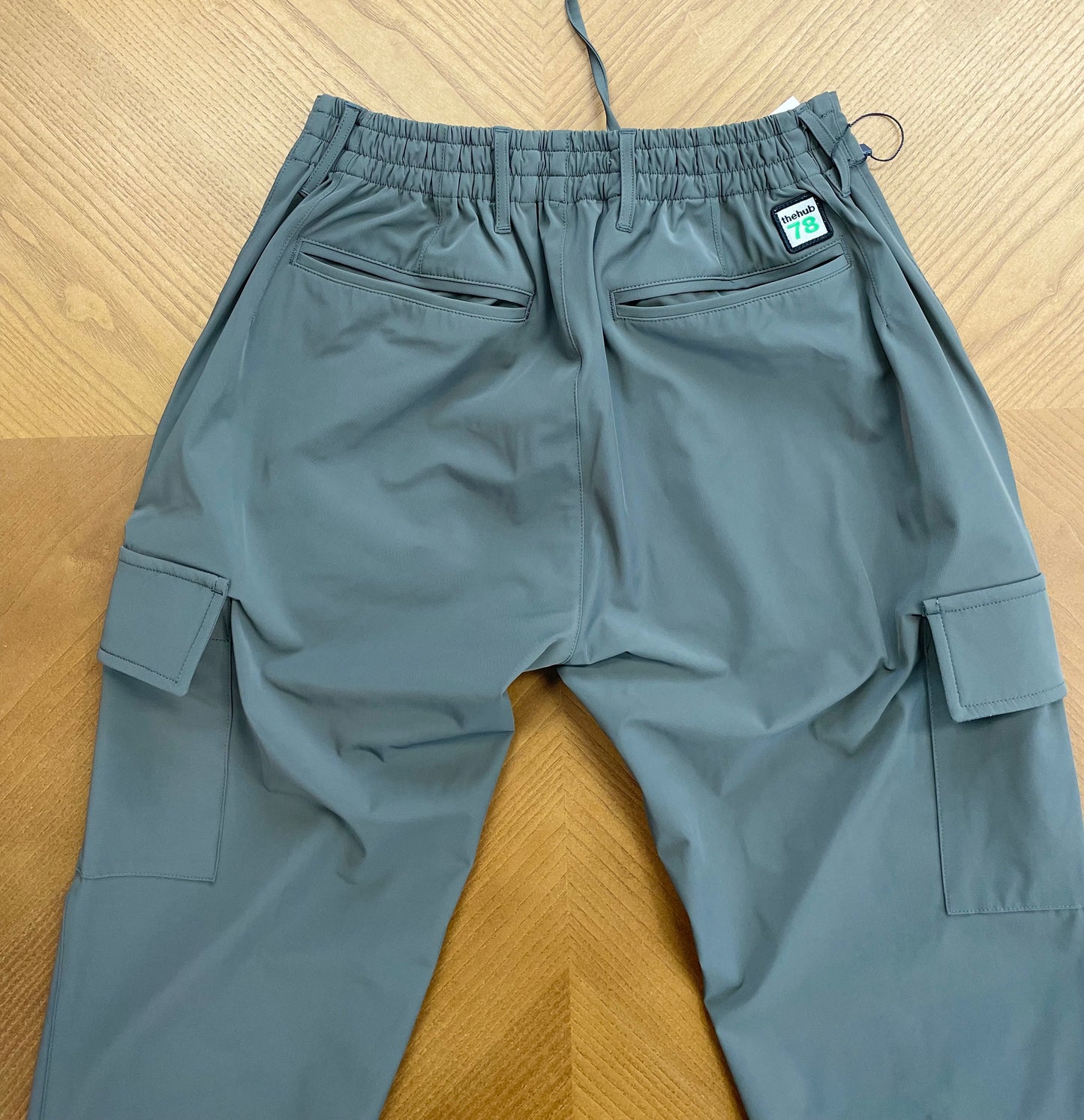 PANTALÓN ELÁSTICO TECH CARGO KAKY