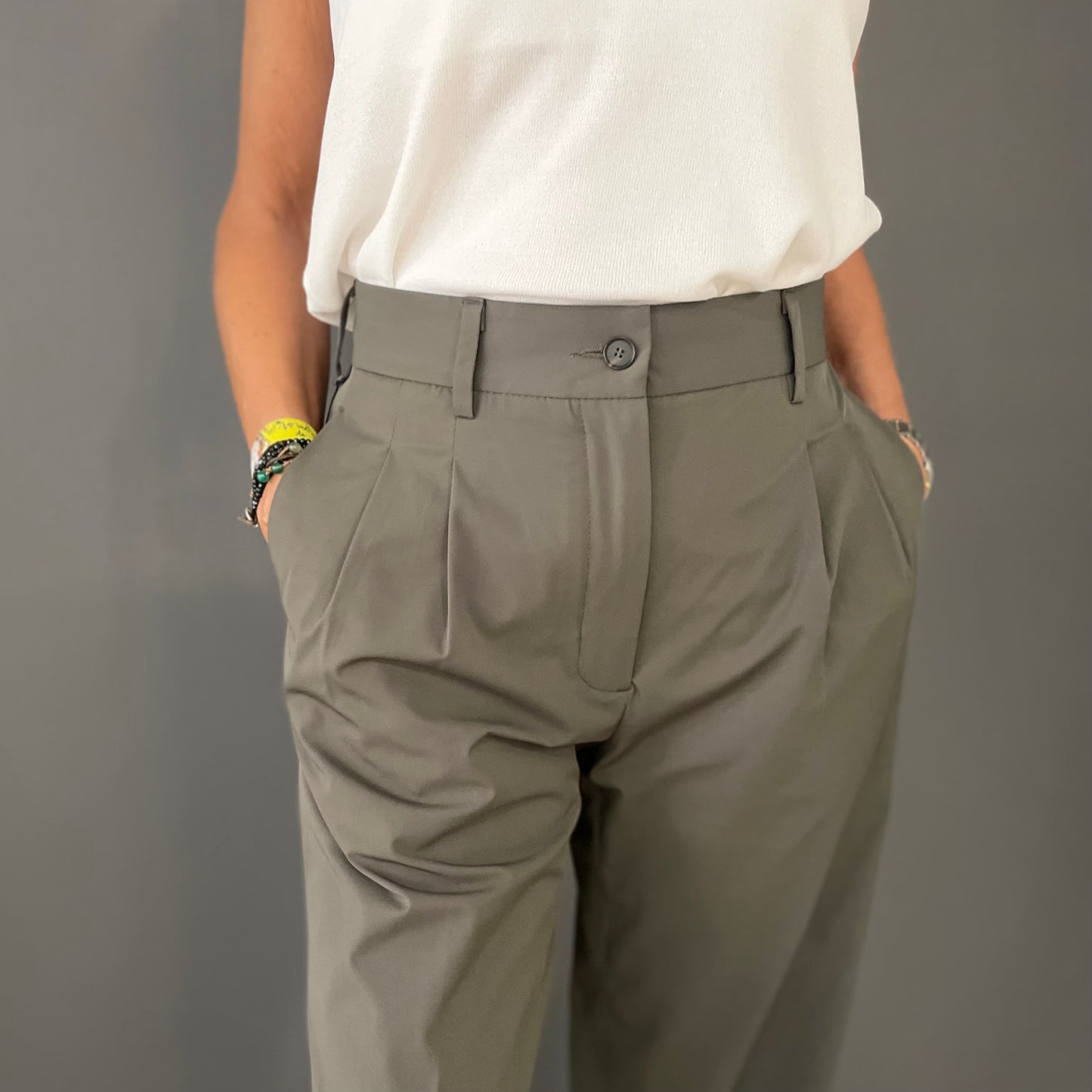 NEW / PANTALÓN TECH WOMAN KAKI