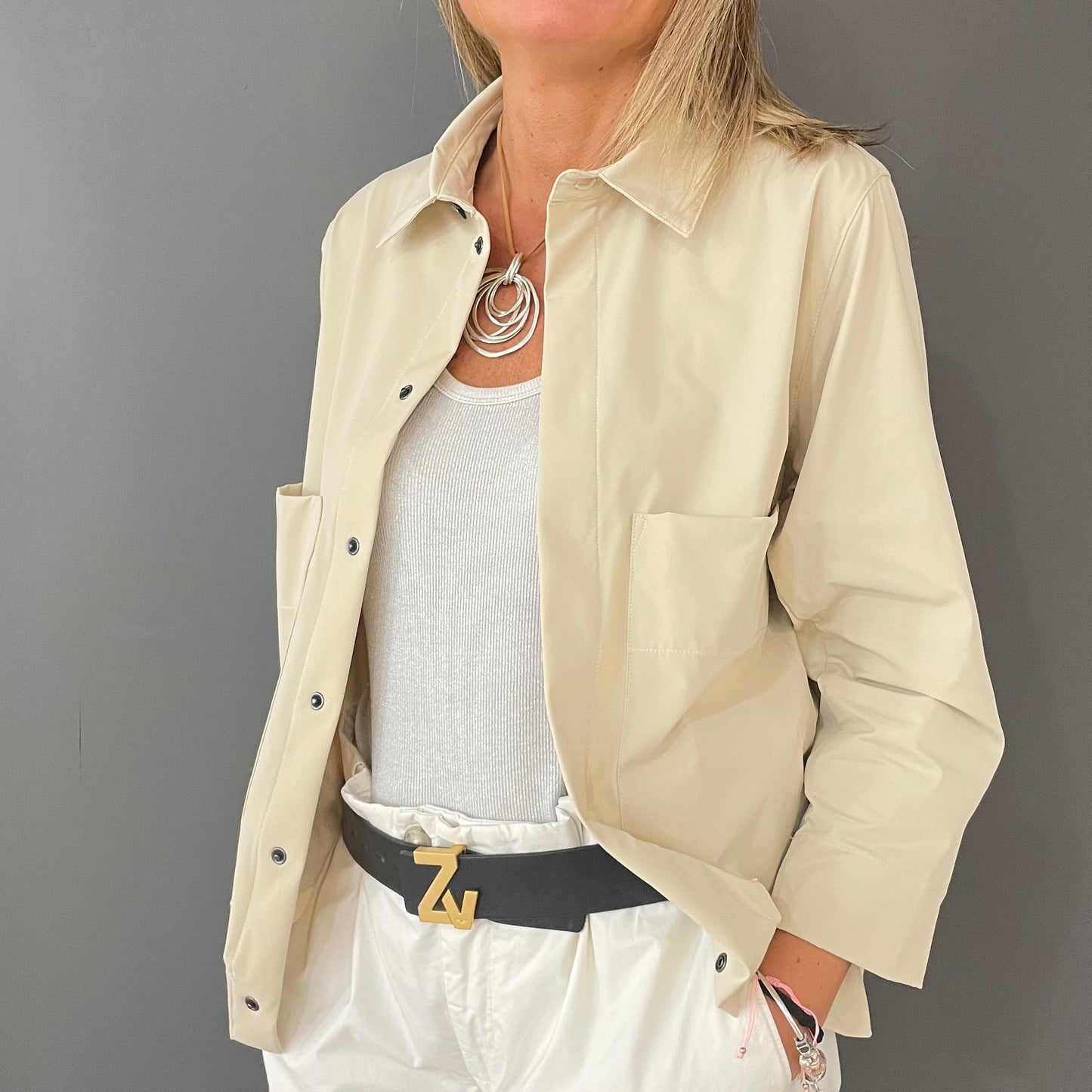 NEW / CHAQUETA WEEKEND BEIGE