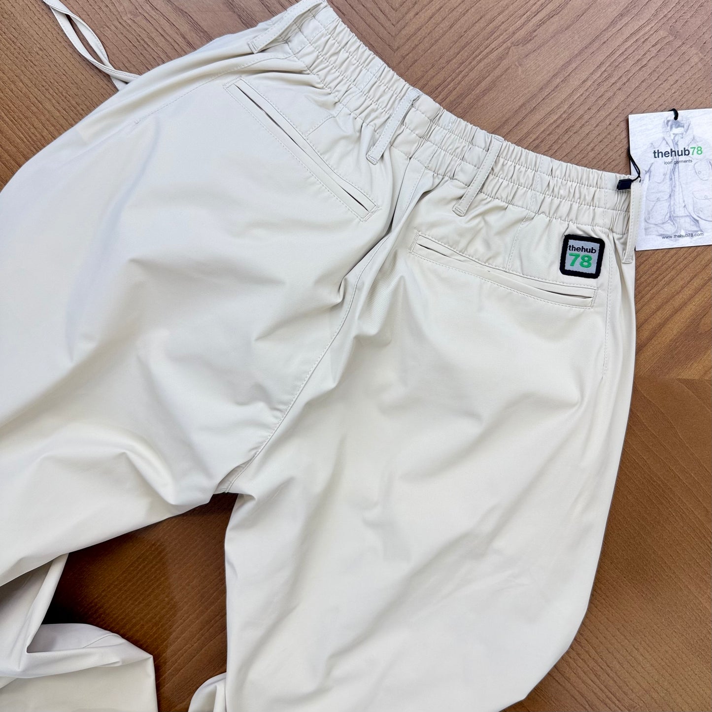 NEW / PANTALONE ELASTICIZZATO TECH BEIGE