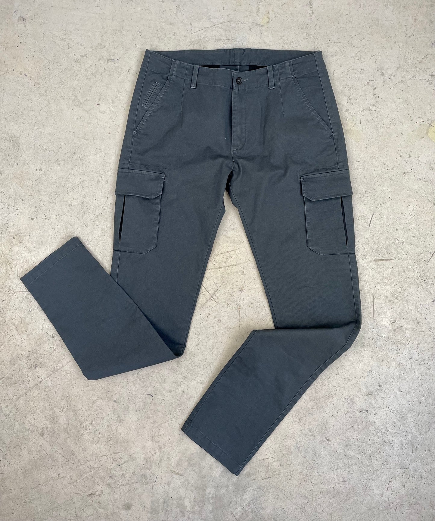 PANTALÓN CARGO GRIS