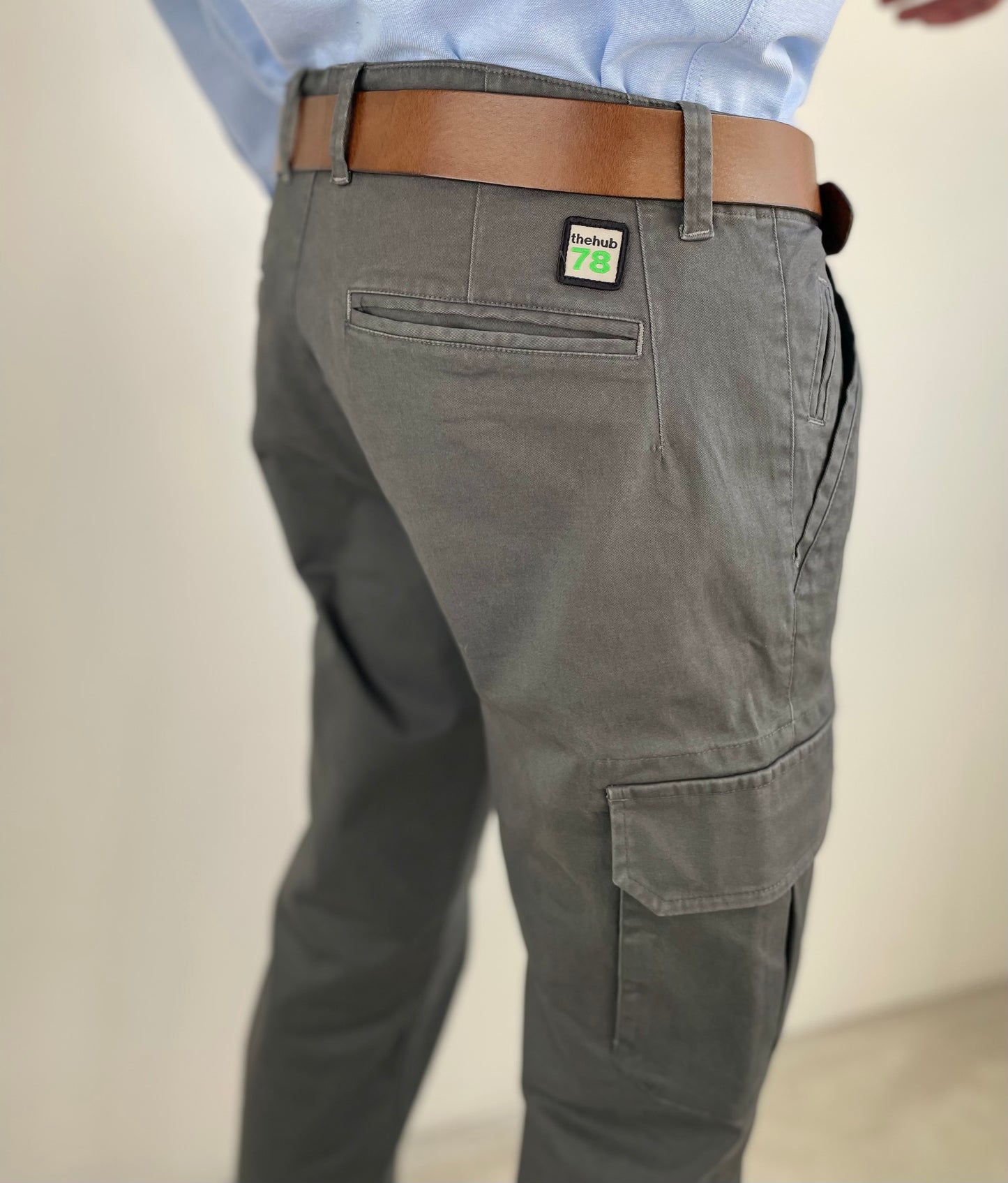 PANTALÓN CARGO GRIS