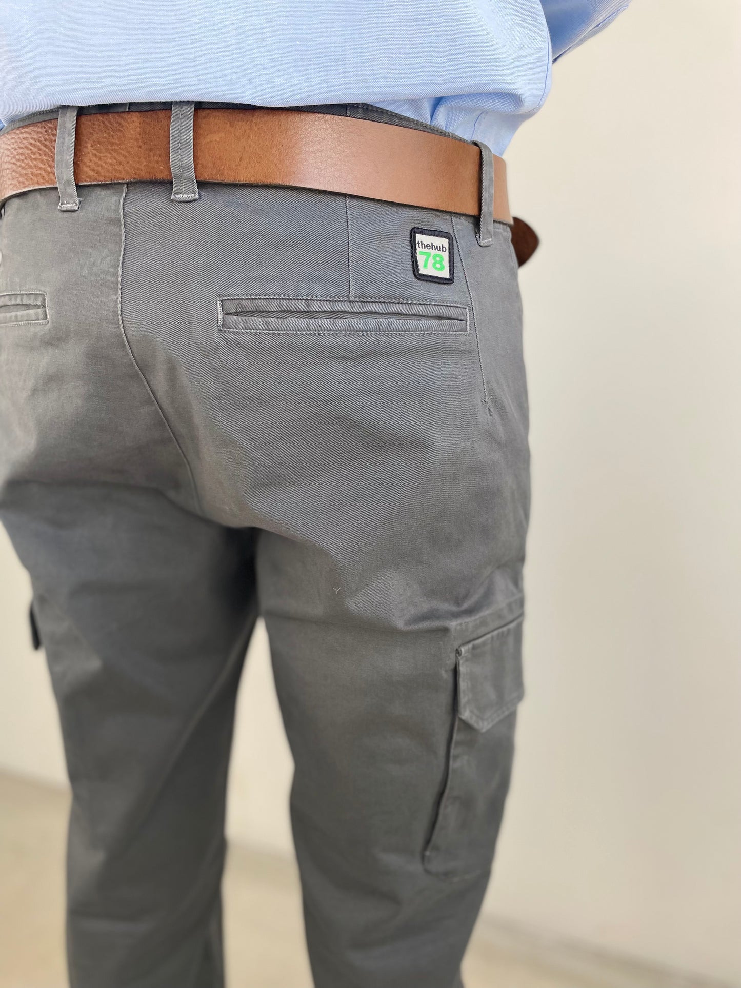 PANTALÓN CARGO GRIS